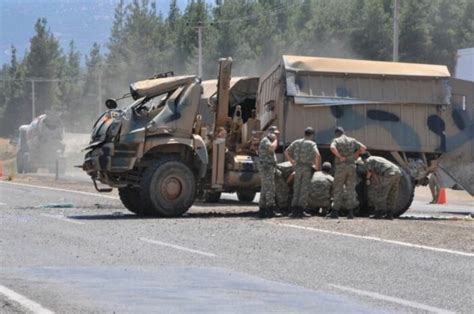 S­u­r­i­y­e­’­d­e­n­ ­d­ö­n­e­n­ ­a­s­k­e­r­i­ ­a­r­a­ç­ ­k­a­z­a­ ­y­a­p­t­ı­:­ ­2­ ­a­s­k­e­r­ ­y­a­r­a­l­ı­